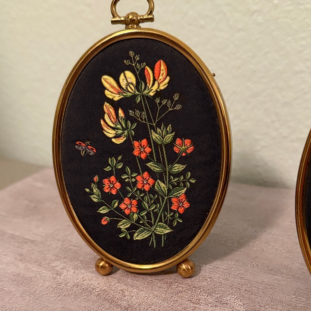 Floral Embroidered Oval Frames - Picture 2 of 6